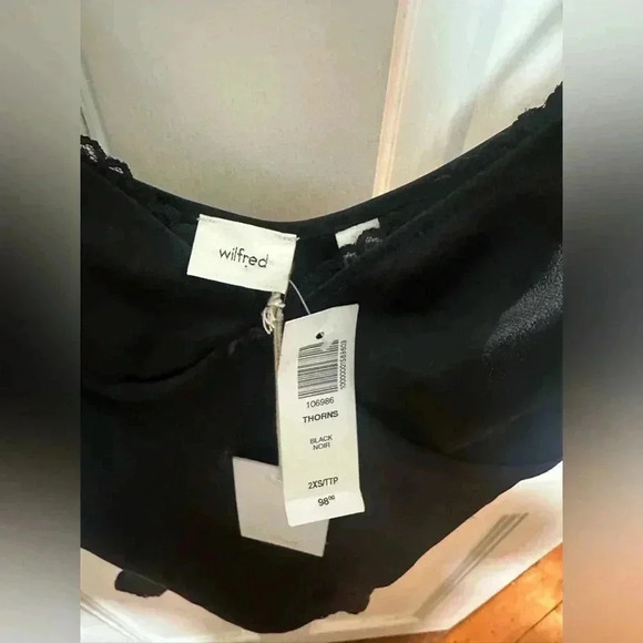 NWT Aritzia Wilfred Black Silky Satin Cami Tank - Picture 4 of 5